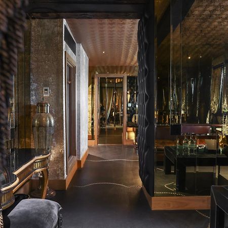 Crazy Bear Beaconsfield Hotel Exterior foto