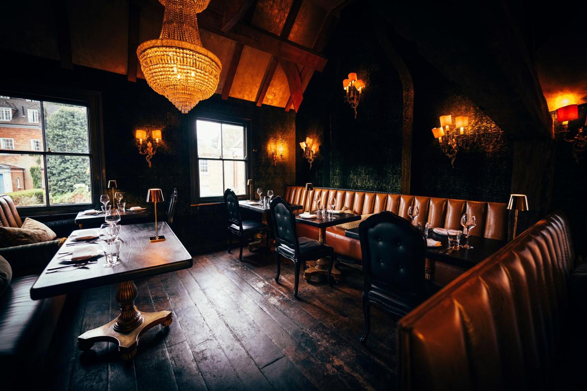 Crazy Bear Beaconsfield Hotel Exterior foto The interior of the restaurant