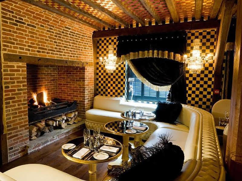 Crazy Bear Beaconsfield Hotel Exterior foto The interior of the restaurant