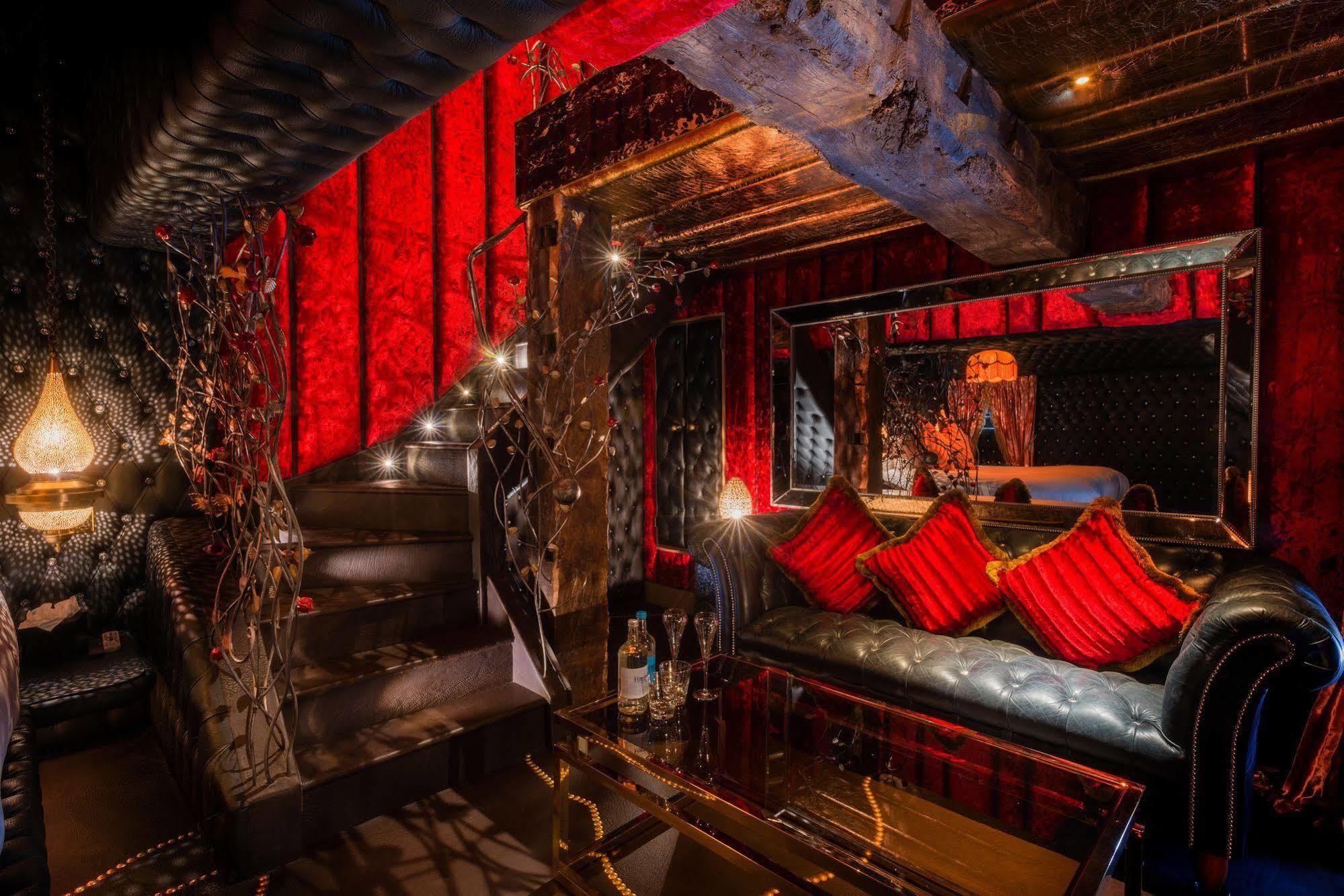 Crazy Bear Beaconsfield Hotel Exterior foto Interior of the nightclub